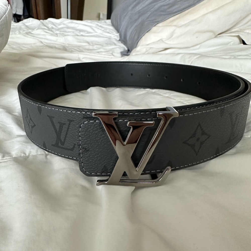 Men's Louis Vuitton Belt (Reversible) fits size 30-34 inch waist